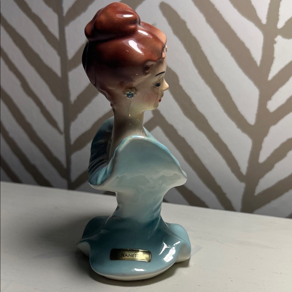 Vintage Porcelain Figurine, Fancy Lady w/ Earrings, Joseph Original, Japan, 5.5” - Picture 5 of 7